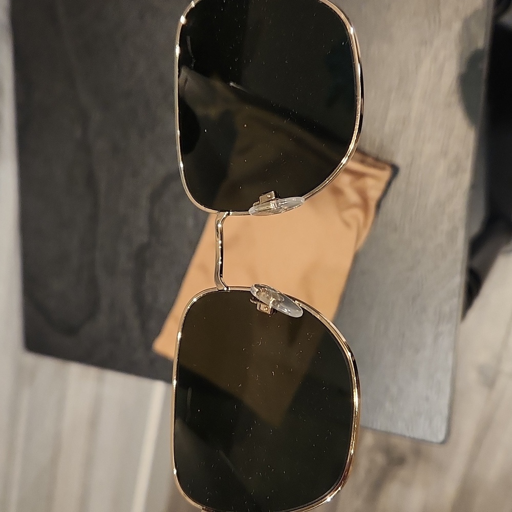 NWT Burberry Metal Man Stylish Gold Aviator Sunglasses w/case & Original Box - Picture 7 of 12